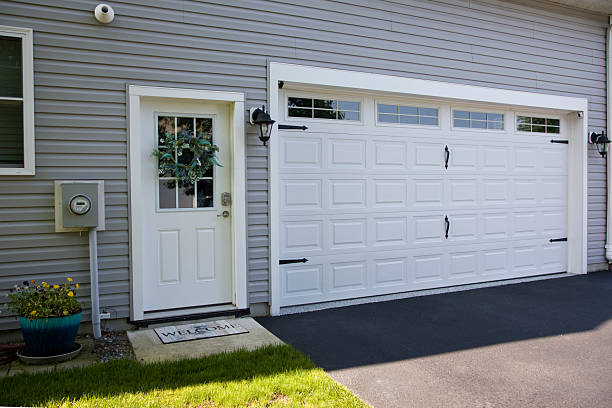 24/7 Emergency Garage Door Panel Replacement experts in Marissa, IL